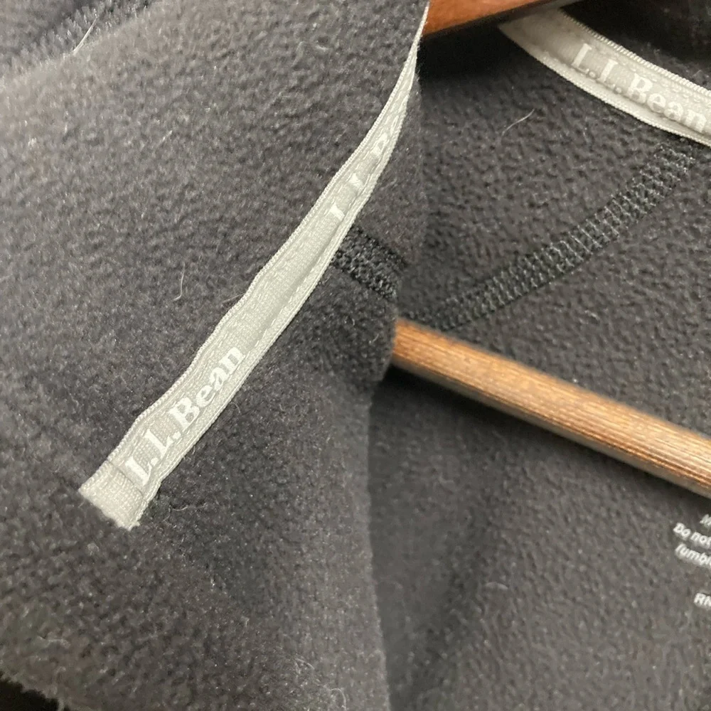 L.L. Bean 1/4 zip fleece pullover, black, slighly fitted, M Reg, 505089